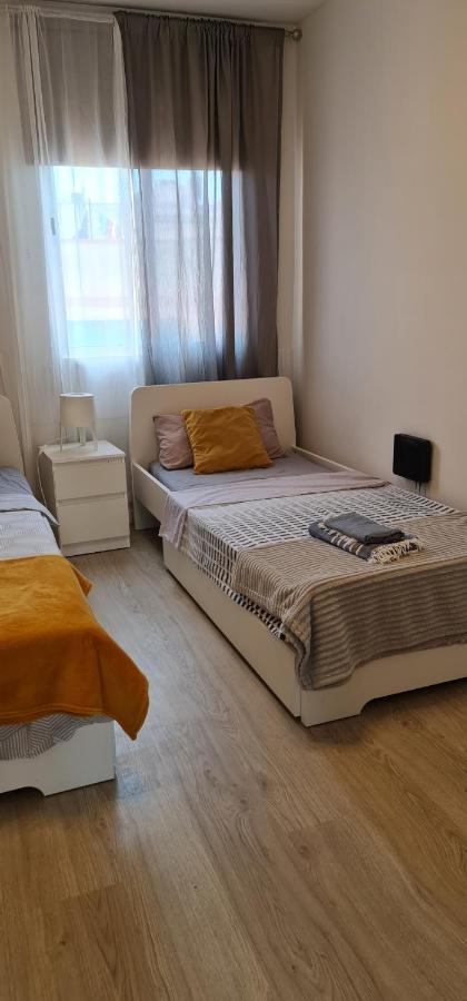 Cozy Modren On Malvarrosa Alloggio in famiglia